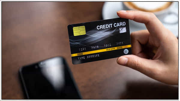 Credit Cards: క్రెడిట్ కార్డులు వాడే వారు ఈ తప్పులు చేస్తున్నారా..? అయితే తీవ్రంగా నష్టపోతారు!