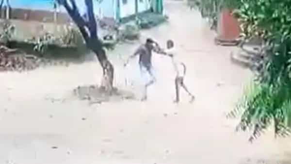 Watch Video: ప్రిన్సిపల్ తిట్టాడని నాటు తుపాకీతో వచ్చిన విద్యార్థి.. ఆ తర్వాత మాటువేసి.. షాకింగ్ వీడియో