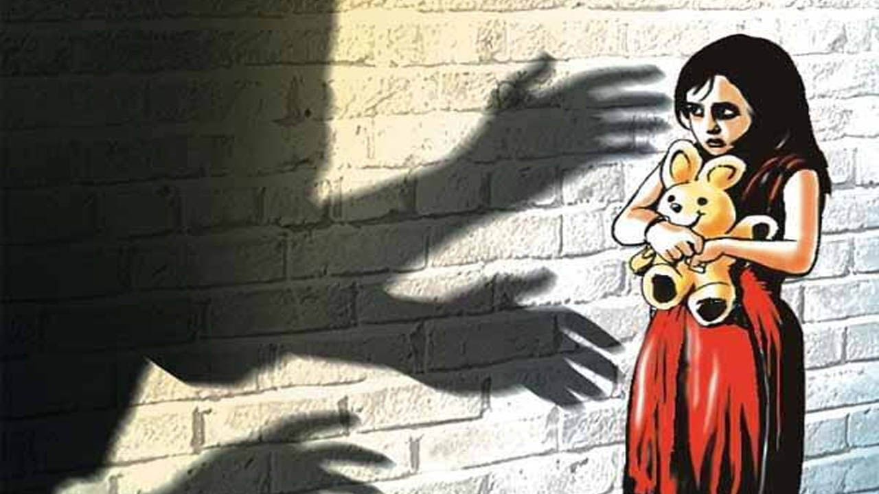 Nizamabad: నిజామాబాద్ జిల్లాలో దారుణం.. కన్న కూతురిపైనే తండ్రి అత్యాచారం.. చివరకు ఏమైందంటే..!