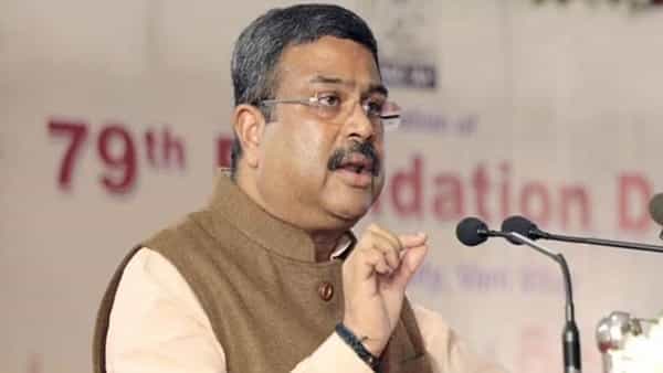 JEE NEET Merge: జేఈఈ మెయిన్, నీట్ పరీక్షల విలీనం ప్రతిపాదన మాత్రమే..! రెండేళ్ల వరకు ఆ భయం లేదు
