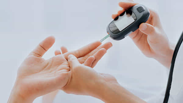 Diabetes: తెలిసీ తెలియక చేసే ఈ 5 తప్పులే డయాబెటిస్కు కారణం.. అవేంటంటే..