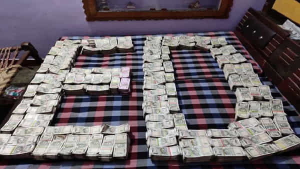 Kolkata ED Raid: అమీర్ ఖాన్ ఇంట్లో ఈడీ సోదాలు.. మొబైల్ గేమింగ్ అప్లికేషన్ ద్వారా మోసాలు..10 ట్రంకు పెట్టెల్లో నగదు..