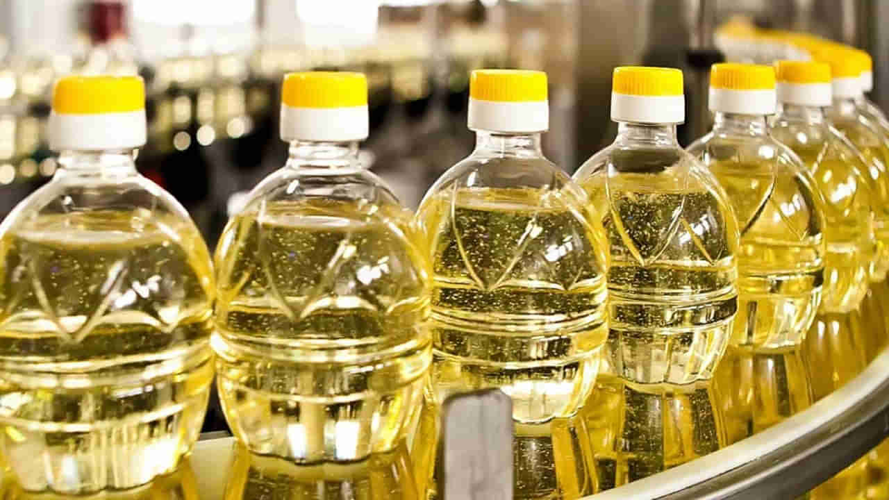 Edible Oil Prices: ప్రజలకు అదిరిపోయే గుడ్ న్యూస్.. రానున్న రోజుల్లో మరింత తగ్గనున్న పామాయిల్ ధరలు..