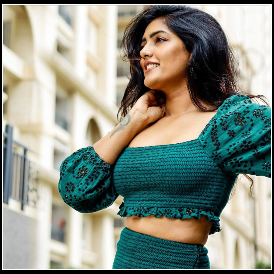 Eesha Rebba: చేయిస్తే కందేలా ఉన్న ని సొగసుని చూసి ఎవరైనా పడిపోవాల్సిందే ఈషా.. 