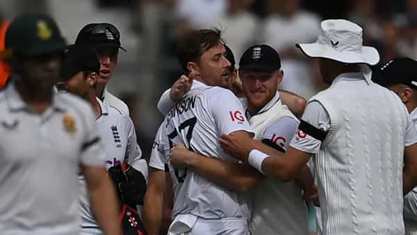 ENG vs SA: ఏంది భయ్యా.. అవి బంతులా.. బుల్లెట్లా.. బ్యాటర్లకు చుక్కలు.. 5 వికెట్లతో దుమ్ము రేపిన యువ బౌలర్..