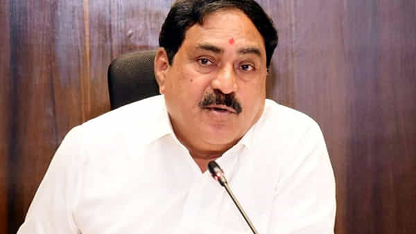 Munugode By Poll: మంత్రి ఎర్రబెల్లి మ్యాజిక్.. ఉపఎన్నిక బరి నుంచి 13 మంది ఇండిపెండెంట్లు క్విట్