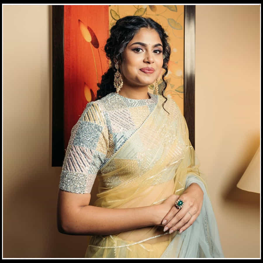 Faria Abdullah: చీరకట్టు ఒంపుసొంపులతో మతిపోగొడుతున్న 'ఫరియా'..