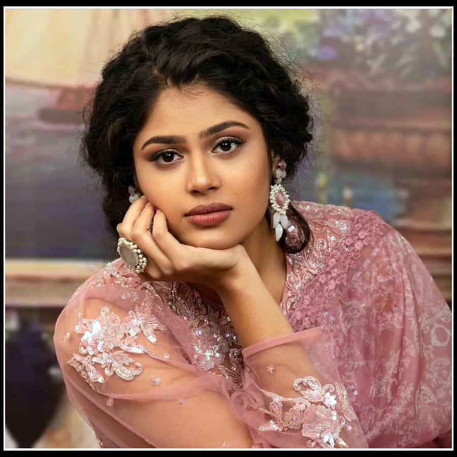 Faria Abdullah: చీరకట్టు ఒంపుసొంపులతో మతిపోగొడుతున్న 'ఫరియా'..