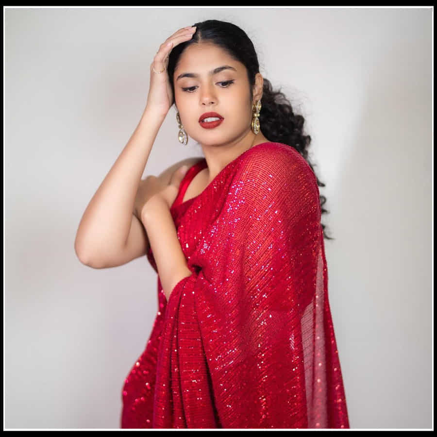 Faria Abdullah: చీరకట్టు ఒంపుసొంపులతో మతిపోగొడుతున్న 'ఫరియా'..