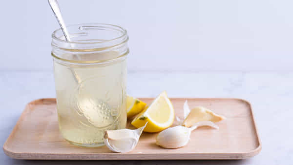Garlic Water: ఆ సమస్యలకు దివ్యఔషధం వెల్లుల్లి నీరు.. రోజూ పరగడుపున తాగితే డబుల్ బెనిఫిట్స్..