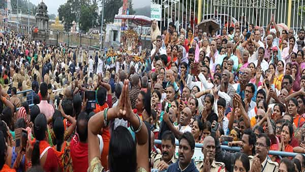 Garuda Seva: గరుడసేవకు వెళ్లే భక్తులకు అలెర్ట్.. ఆర్టీసీ ప్రత్యేక సేవలు.. కొండపైకి బైక్స్ కు నో ఎంట్రీ..