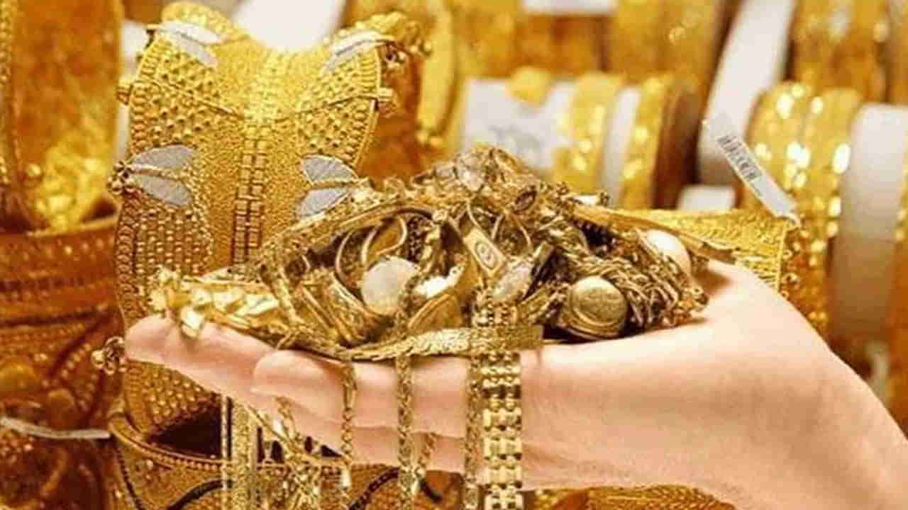 Gold Silver Price: మగువలకు గుడ్ న్యూస్.. తగ్గిన బంగారం, వెండి ధరలు.. తెలుగు రాష్ట్రాల్లో..