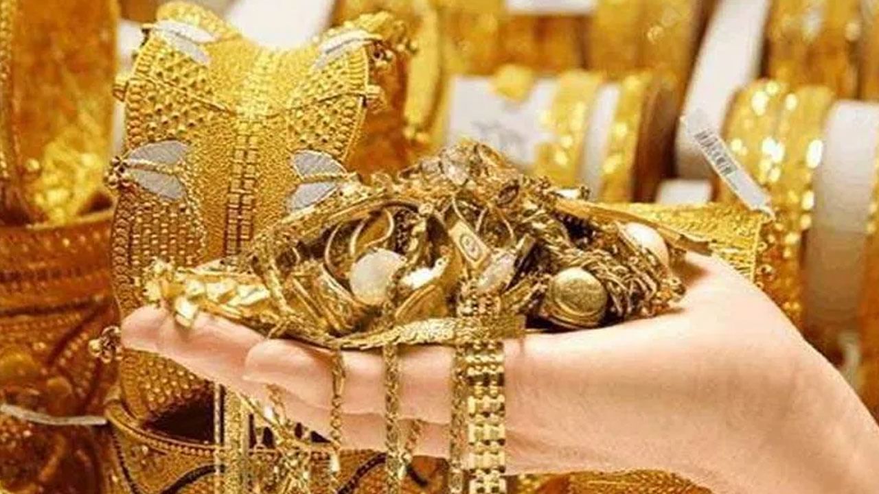 Gold Price Today: దసరా రోజు షాకిచ్చిన గోల్డ్.. భారీగా పెరిగిన బంగారం, వెండి ధరలు.. తెలుగు రాష్ట్రాల్లో ఎలా ఉన్నాయంటే..