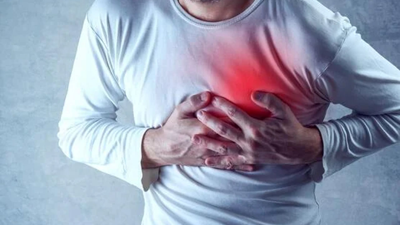 Heart Attack Symptoms: ఈ లక్షణాలు గుండెపోటుకు సంకేతాలు.. వాటిని అస్సలు నిర్లక్ష్యం చేయొద్దు