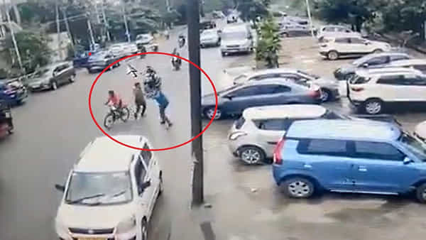 Viral Video: కారు పార్క్ చేస్తే చంపేస్తారా ?.. యమభటుల్లా వెంటాడిన ఆసుపత్రి సిబ్బంది..ఇనుప రాడ్లతో..
