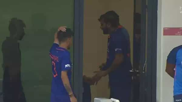 Asia Cup 2022: ఆ ఒక్క షాట్ ఎంత పని చేసిందో.. శ్రీలంకతో కీలక మ్యాచ్ నుంచి యంగ్ ప్లేయర్ ఔట్.. ఎవరంటే?