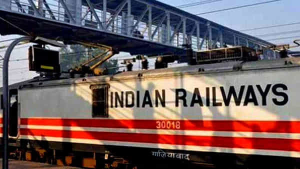 Indian Railway: ఇంటర్సిటీ ద్వారా ప్రయాణించే వారి కోసం రైల్వే మంత్రి కీలక ప్రకటన..!