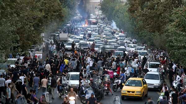 Iran: ఇరాన్ లో చెలరేగుతున్న వివాదం.. ఘర్షణల్లో 31 మంది మృతి