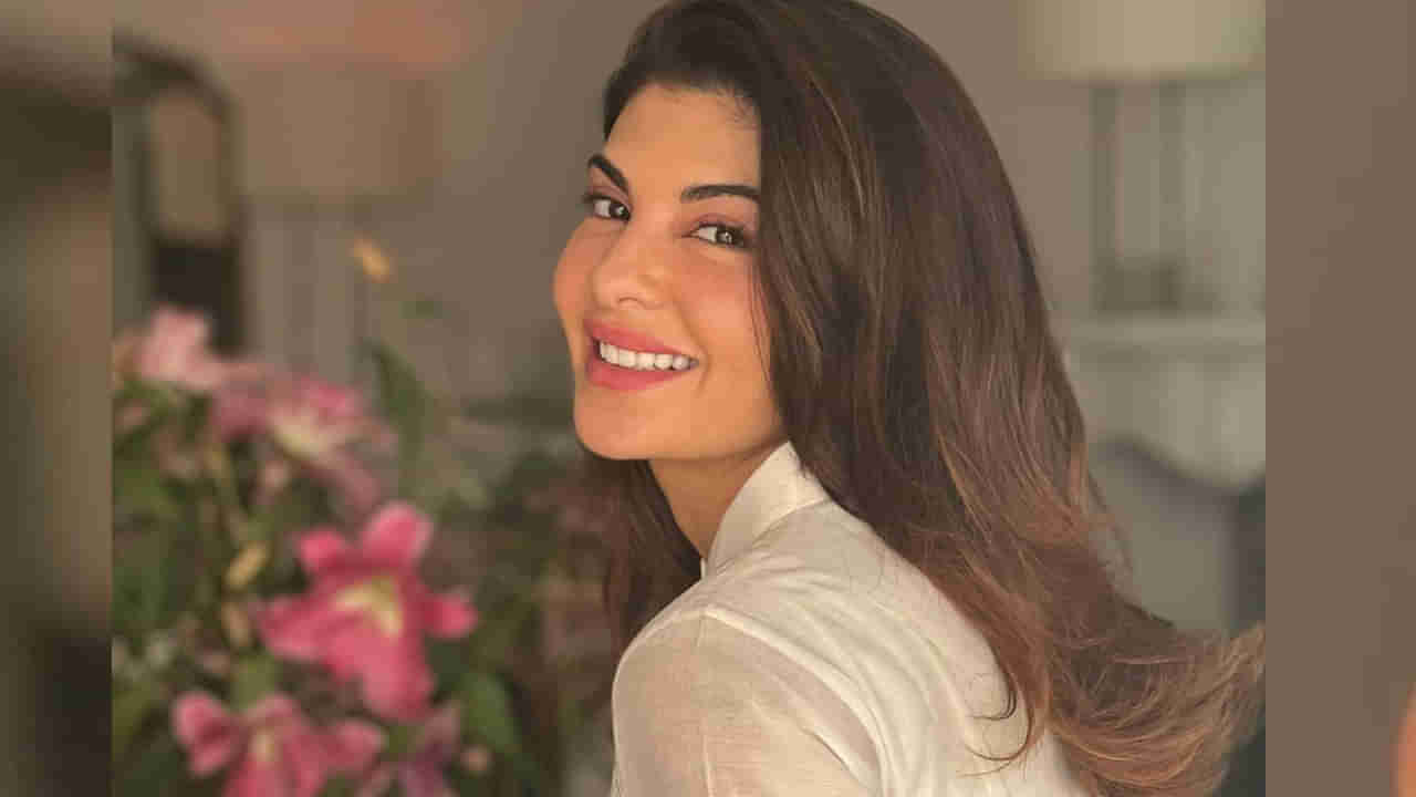 Jacqueline Fernandez: మనీలాండరింగ్ కేసులో జాక్వెలిన్ ఫెర్నాండెజ్‏కు బిగిస్తున్న ఉచ్చు.. మరోసారి నోటీసులు పంపిన పోలీసులు..