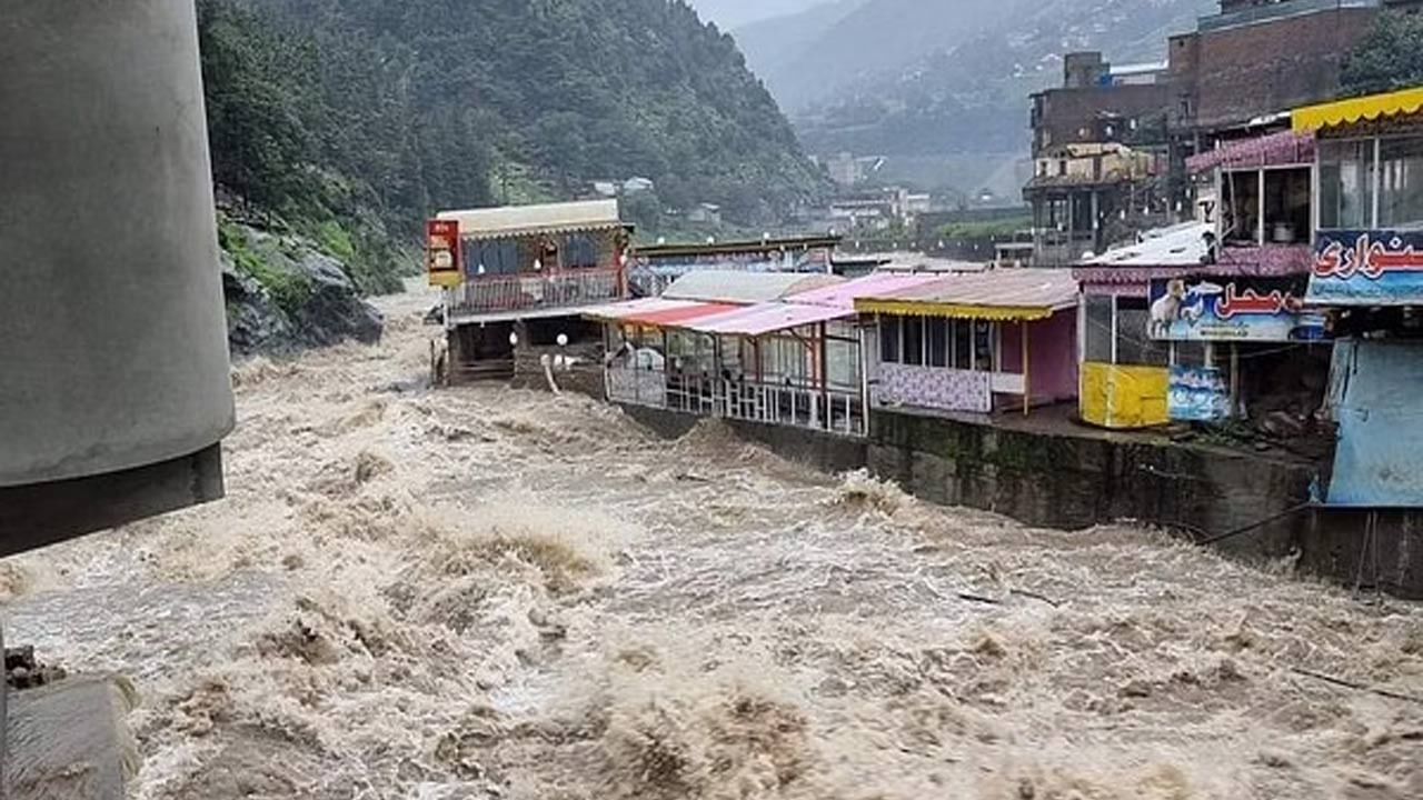 Pakisthan Floods: పాక్ లో వరద బీభత్సం.. హిందువుల దుస్థితిని వెలుగుకి తెచ్చిన జర్నలిస్టుని అరెస్ట్ చేసిన పాక్ పోలీసులు