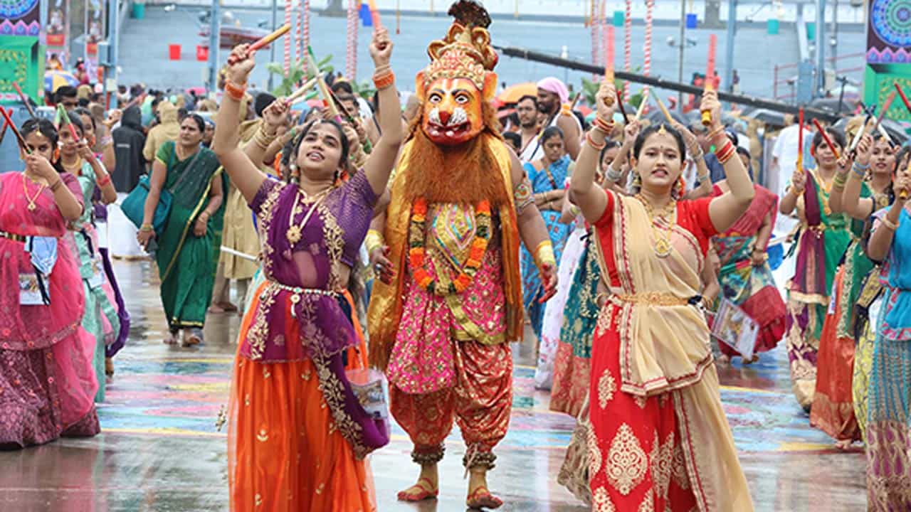 కల్పవృక్ష వాహనంపై రాజమన్నార్ అలంకారంలో శ్రీ మలయప్ప
