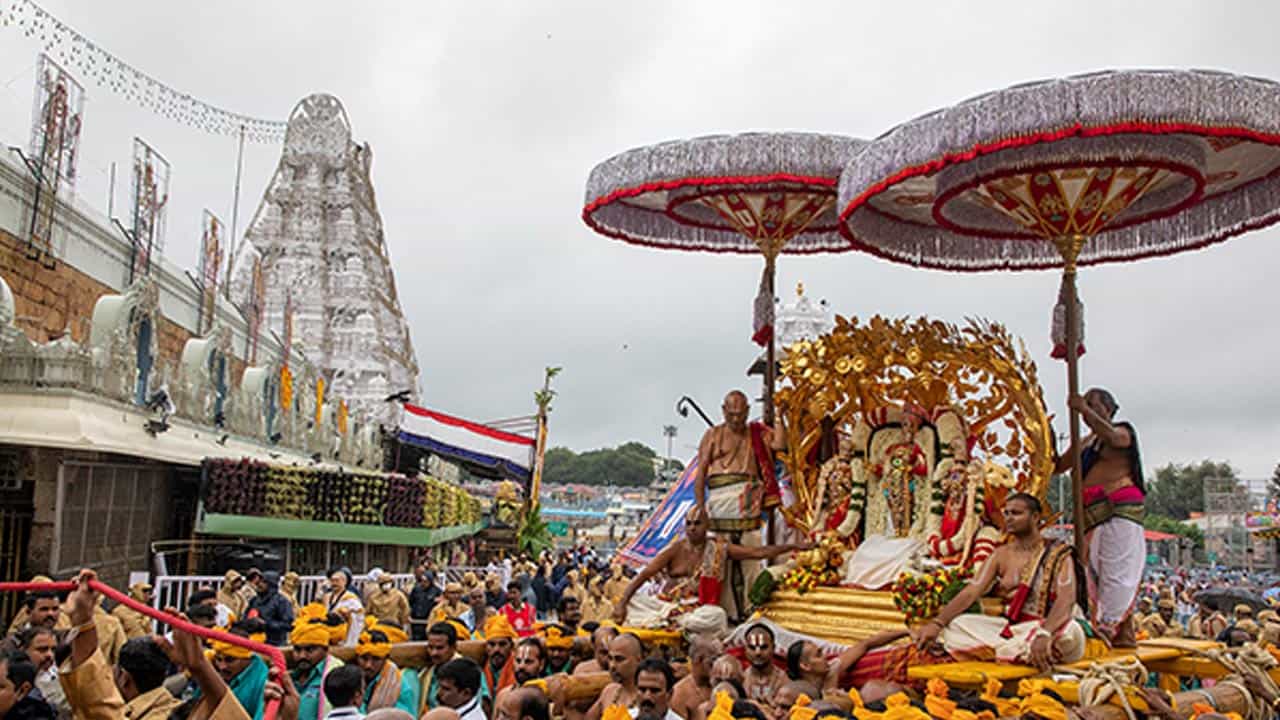 రాత్రి 7 నుంచి 9 గంటల వరకు సర్వభూపాల వాహనంపై స్వామివారు అభయమిస్తారు.