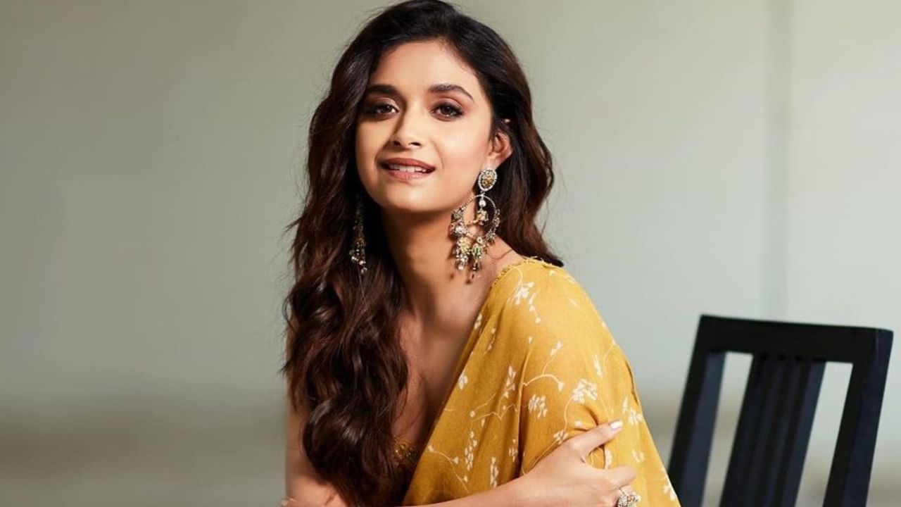 Keerthy Suresh: రోజు రోజుకు గ్లామర్ డోస్ పెంచేస్తోన్న క్యూట్ బ్యూటీ.. లేటెస్ట్ పిక్స్ చూస్తే పిచ్చెక్కిపోవాల్సిందే..