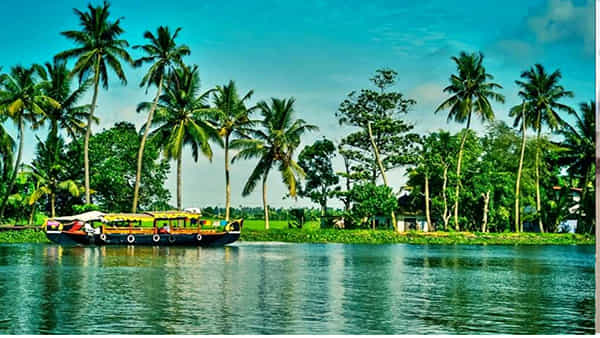 South India: దక్షిణ భారతదేశంలో మనసు దోచుకునే ప్రదేశాలివే.. ఒక్కసారి సందర్శిస్తే చాలు.. ఎన్నో జ్ఞాపకాలు మీ సొంతం..