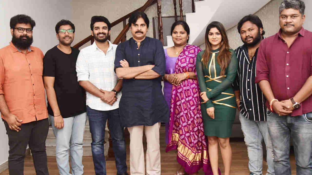 Kiran Abbavaram: అభిమాన హీరో చేతులమీదుగా ట్రైలర్ రిలీజ్.. ఆనందంలో తేలిపోతున్న యంగ్ హీరో