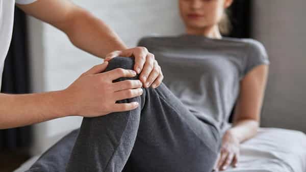 Knee Pain: మోకాళ్లలో నొప్పిగా ఉంటే ఇలా చేయండి..వెంటనే నొప్పి నుంచి ఉపశమనం పొందవచ్చు