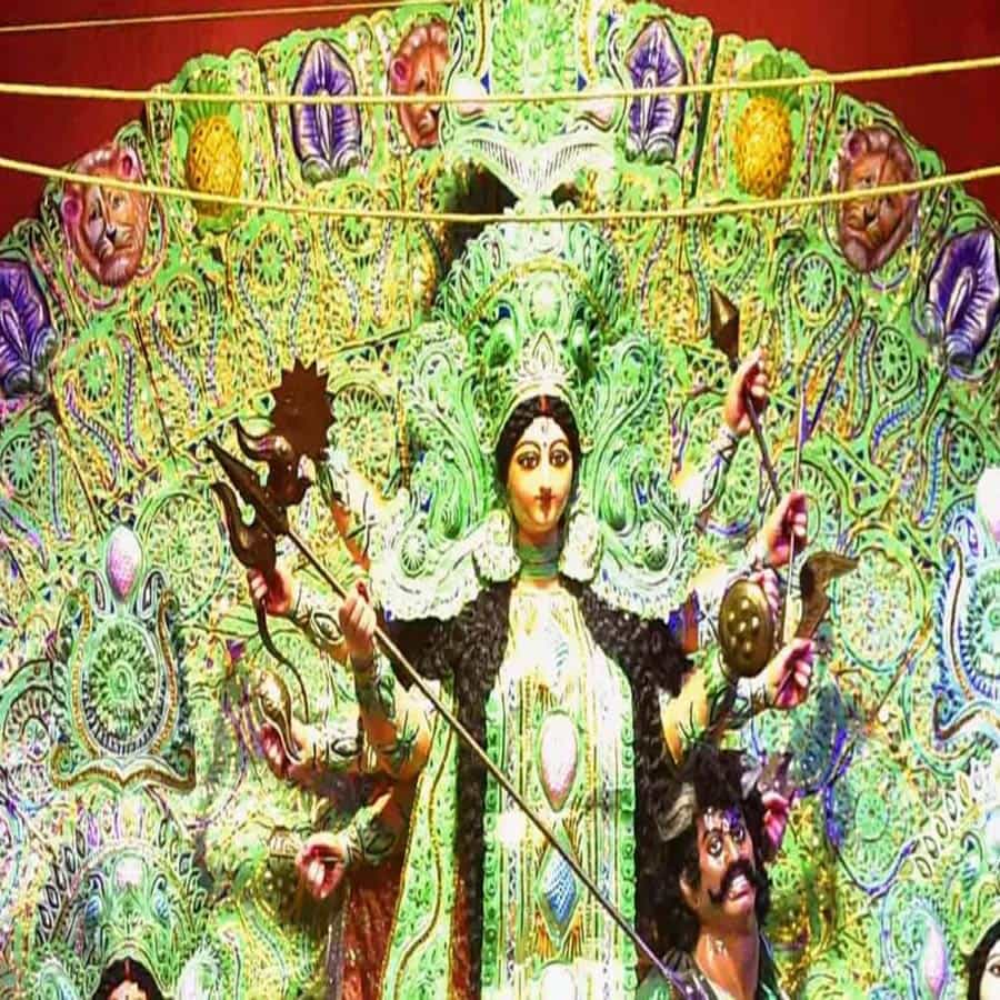 బోసెపుకూర్ షీట్ల మందిర్లో కమిటీ అధ్యక్షురాలు కాజల్ సర్కార్ మాట్లాడుతూ శిథిలావస్థలో ఉన్న భూస్వామి ప్యాలెస్లో 'ఏకాచల్ ప్రతిమ' (ఫ్రేమ్పై అమర్చిన దేవతల విగ్రహాలు)ని ఏర్పాటు చేసినట్లు తెలిపారు.
