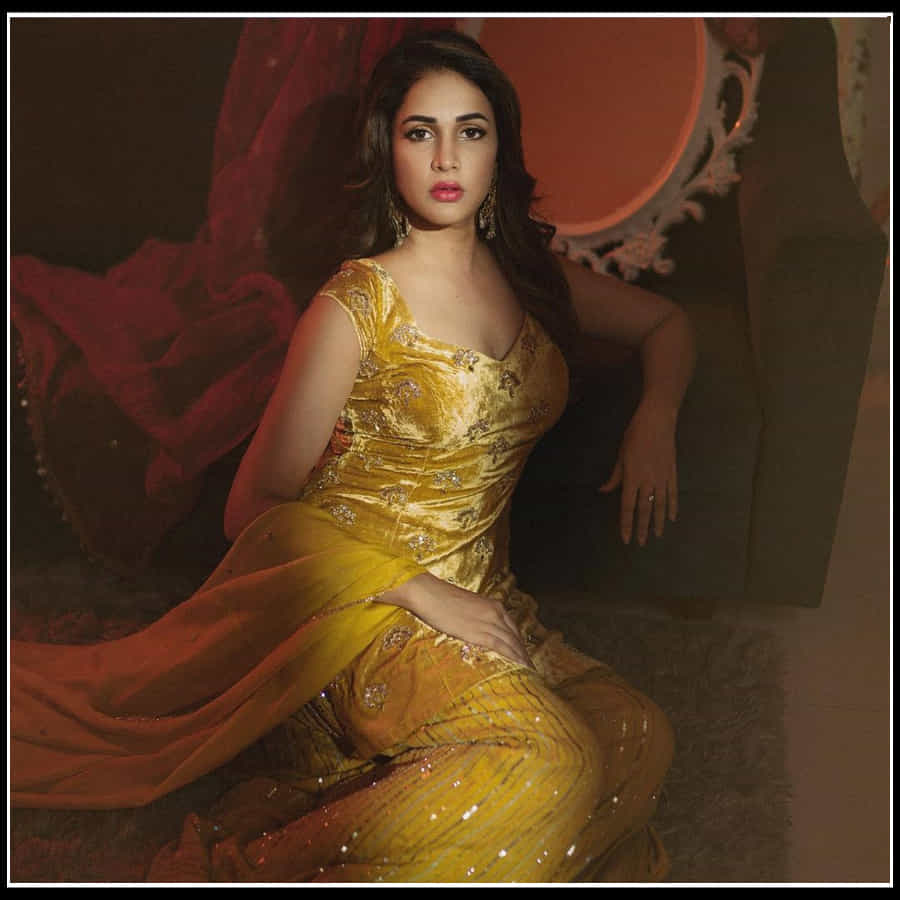Lavanya Tripathi: రాకుమారి లావణ్యం.. మెస్మరైసింగ్ ఫొటోస్ తో అందాల రాక్షసి..