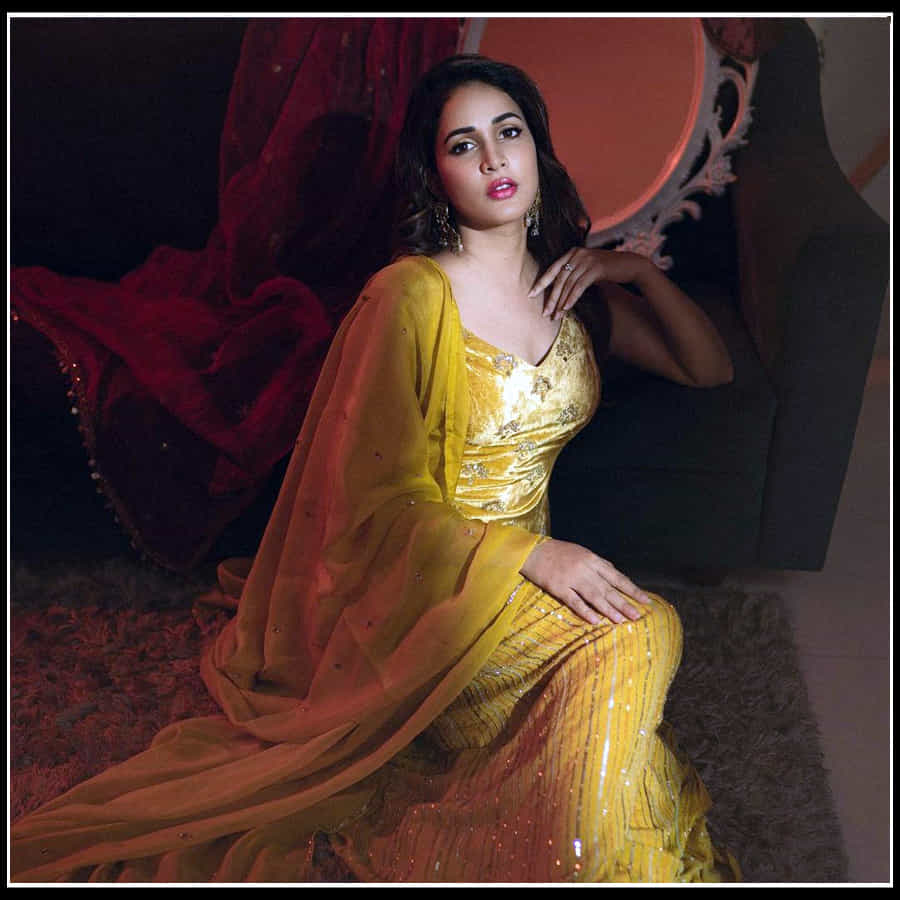 Lavanya Tripathi: రాకుమారి లావణ్యం.. మెస్మరైసింగ్ ఫొటోస్ తో అందాల రాక్షసి..