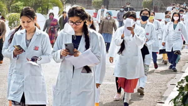 Telangana: డాక్టర్ చదవాలనుకునే వారికి తెలంగాణ సర్కారు గుడ్న్యూస్.. బీ కేటగిరీ సీట్ల కోటాపై కీలక ఉత్తర్వులు