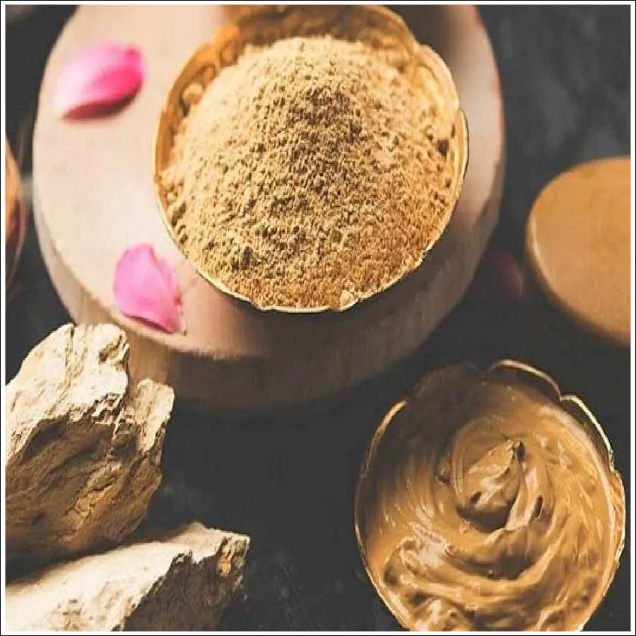 Multani Mitti: ముల్తానీ మిట్టి చర్మానికి చాలా మేలు చేస్తుంది. ఇది అనేక చర్మ సంబంధిత సమస్యల నుండి బయటపడటానికి పనిచేస్తుంది. ముల్తానీ మిట్టి మచ్చలు, మొటిమలు, చర్మశుద్ధిని తొలగించడానికి పనిచేస్తుంది. ముల్తానీ మిట్టి వల్ల కలిగే ఇతర ప్రయోజనాలను తెలుసుకుందాం.