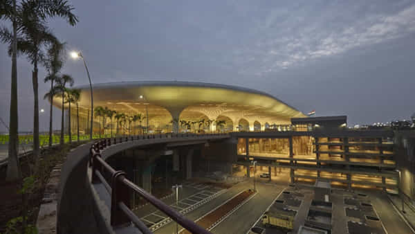 Mumbai Airport: ముంబై ఎయిర్పోర్ట్ అరుదైన రికార్డు.. కోవిడ్ పాండమిక్ తర్వాత తొలిసారి..
