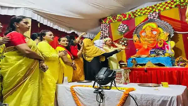 Ganesh Chaturthi: వినాయక ఉత్సవాల్లో అరుదైన దృశ్యం.. ముస్లిం ఇంట కొలువు దీరిన బొజ్జ గణపయ్యకు ప్రత్యేక పూజలు, నైవేద్యాలు..