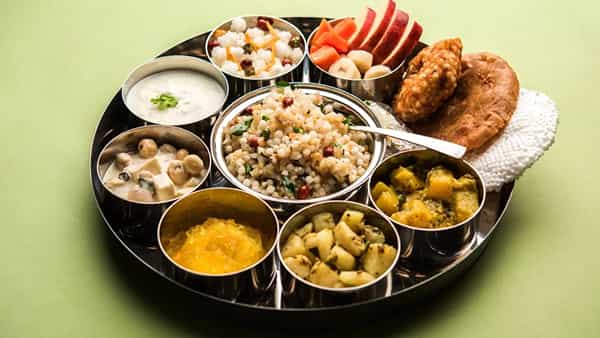 Navaratri Fasting Tips: నవరాత్రికి ఉపవాస దీక్షను చేపట్టారా.. ఆరోగ్యంగా ఉండడానికి ఈ సింపుల్ చిట్కాలను పాటించండి..