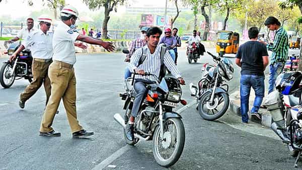 Hyderabad: హైదరబాదీలు జాగ్రత్త! హెల్మెట్ లేకుండా చిక్కారో.. కళ్లు బైర్లు కమ్మే ఫైన్ పడ్డట్టే!