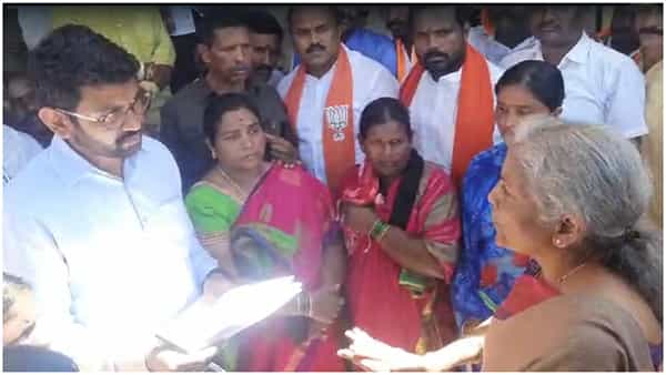 Watch Video: రేషన్ బియ్యంలో కేంద్రం వాటాపై నిర్మలా సీతారామన్ ప్రశ్నలు.. చెప్పలేక పోయిన కామారెడ్డి కలెక్టర్..