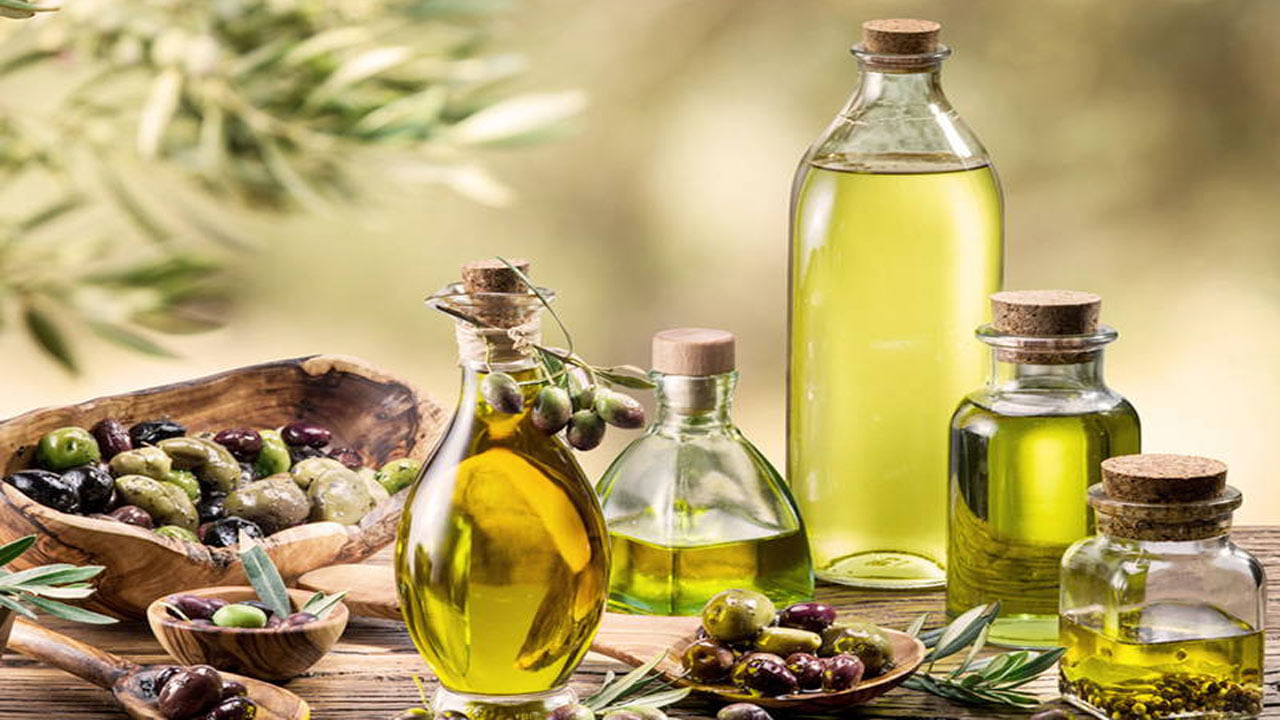 Olive Oil: రోజుకు ఒక స్పూన్‌ ఆలివ్‌ ఆయిన్‌ తీసుకుంటే ఎన్ని లాభాలో.. సహజ మాయిశ్చరైజింగ్‌..