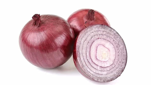 Kitchen Tips: ఉల్లిపాయలను కడిగిన తర్వాత కూడా వాసన పోవడం లేదా.. అయితే ఈ చిట్కాతో ట్రై చేయండి..