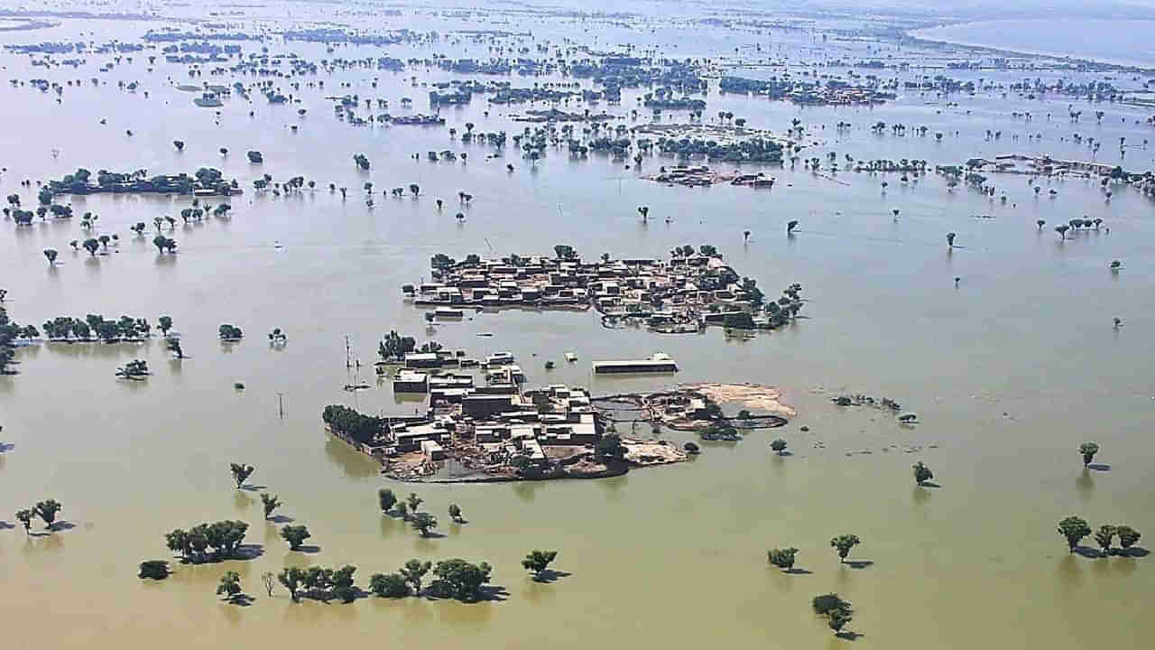 Pakistan Floods: వరదలు, అంటు వ్యాధులతో పాక్‌ విలవిల.. ఆపన్నహస్తం కోసం ఎదురుచూపులు