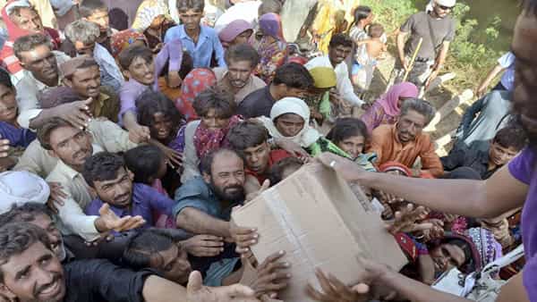 Pakistan Floods: పాక్లో అంటువ్యాధుల అల్లకల్లోలం.. ఒక్క రోజే ఆస్పత్రులకు 90 వేల మంది.. ప్రమాదంలో 34లక్షల మంది చిన్నారులు