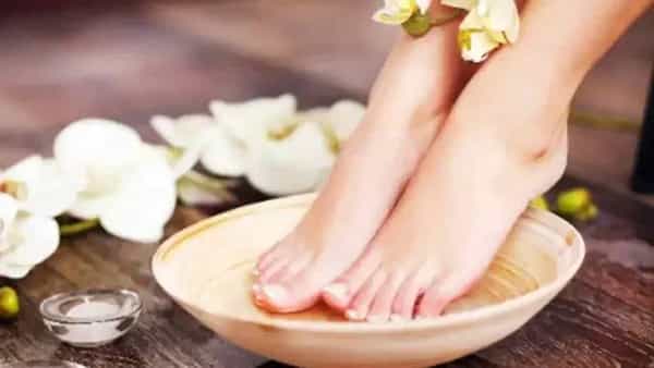 Beauty Tips: ఇంట్లోనే సులభంగా ఇలా పెడిక్యూర్ చేసుకోవచ్చు.. అందుకు ఏమేమికావాలంటే..