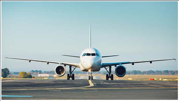 Plane Light Dim: విమానం ల్యాండింగ్, టేకాఫ్ సమయంలో క్యాబిన్ లైట్లు ఎందుకు డిమ్ చేస్తారు..? అసలు కారణం ఇదేనట!