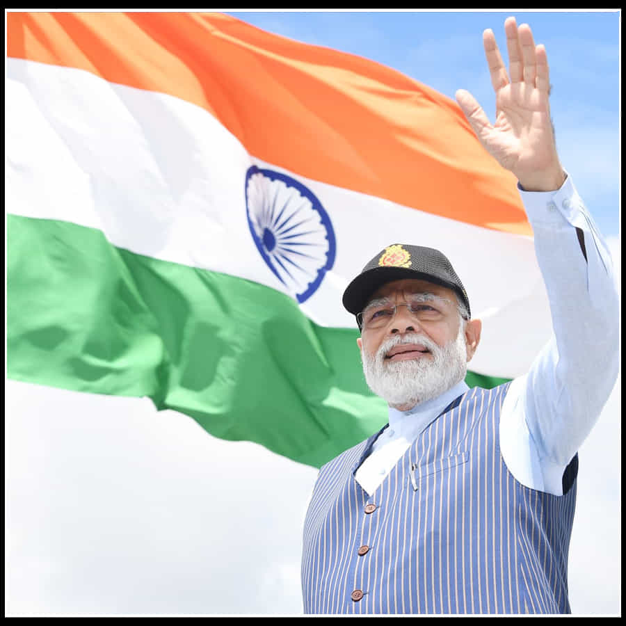 అనంతరం మధ్యాహ్నం 1:30 గంటలకు మంగళూరులో దాదాపు 3800 కోట్ల రూపాయల విలువైన వివిధ ప్రాజెక్టులకు ప్రధాని ప్రారంభోత్సవం చేసారు.