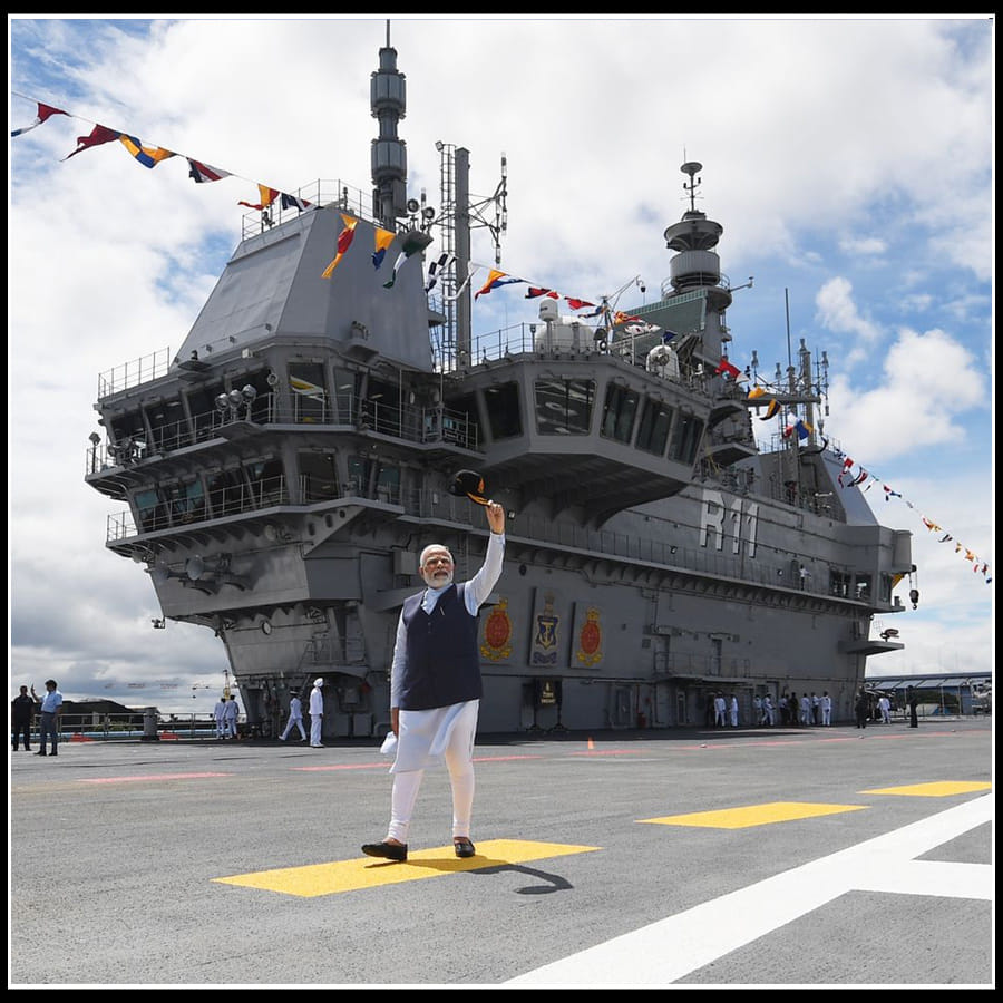 ఈ స్వదేశీ విమాన వాహక నౌక పొడవు, వెడల్పు రెండున్నర హాకీ ఫీల్డ్లకు సమానం.