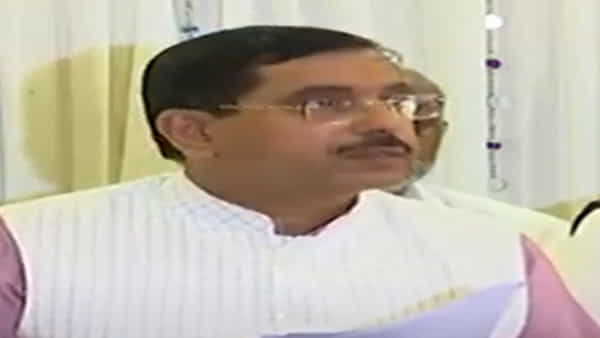 Telangana: పని కన్నా రాజకీయాలు ఎక్కువయ్యాయి.. సీఎం కేసీఆర్పై కేంద్ర మంత్రి ప్రహ్లాద్ జోషి కామెంట్స్