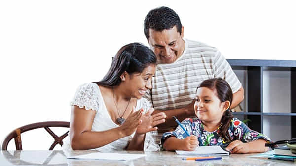 Child Health: పిల్లలను ఒంటరిగా వదిలేస్తున్నారా.. వారి కదలికలపై ఓ కన్నేసి ఉంచండి..
